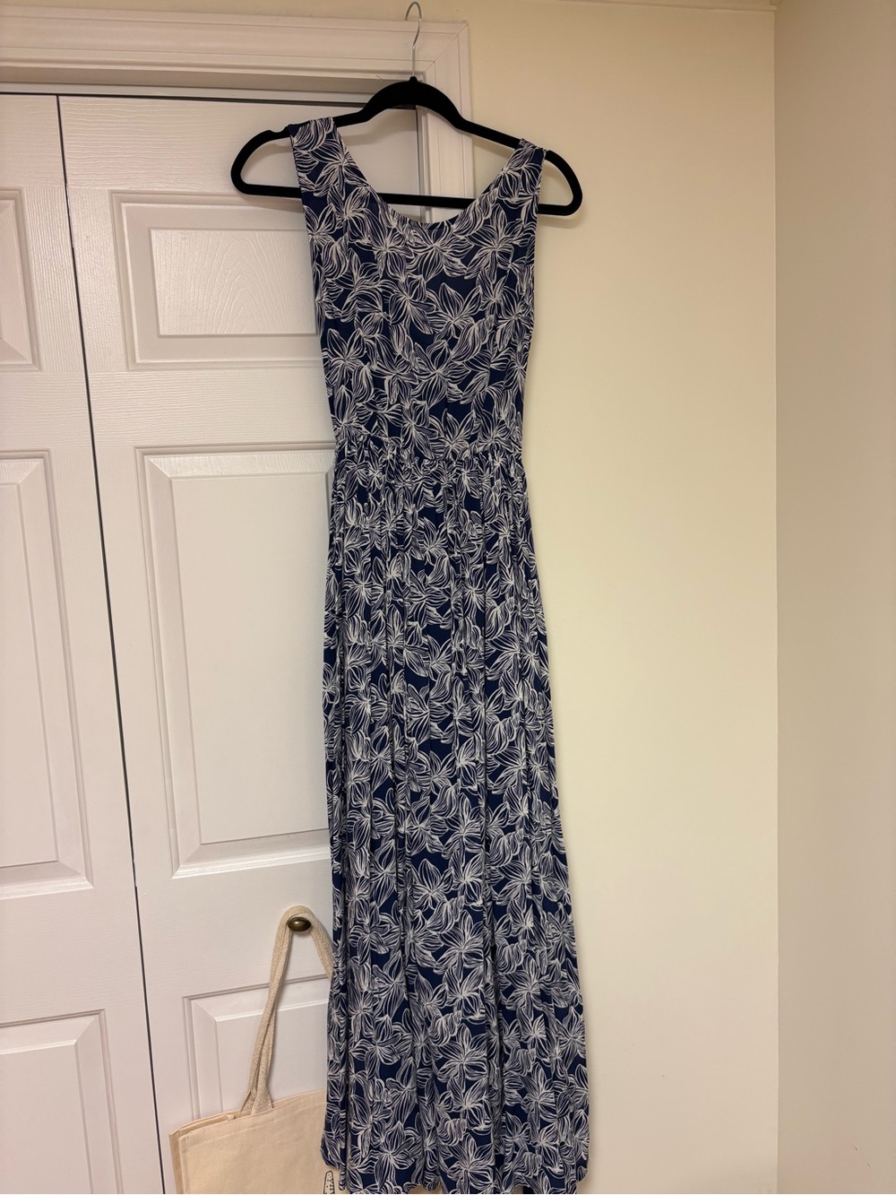 Vineyard Vines Navy and White Floral Sleeveless Maxi Dress
